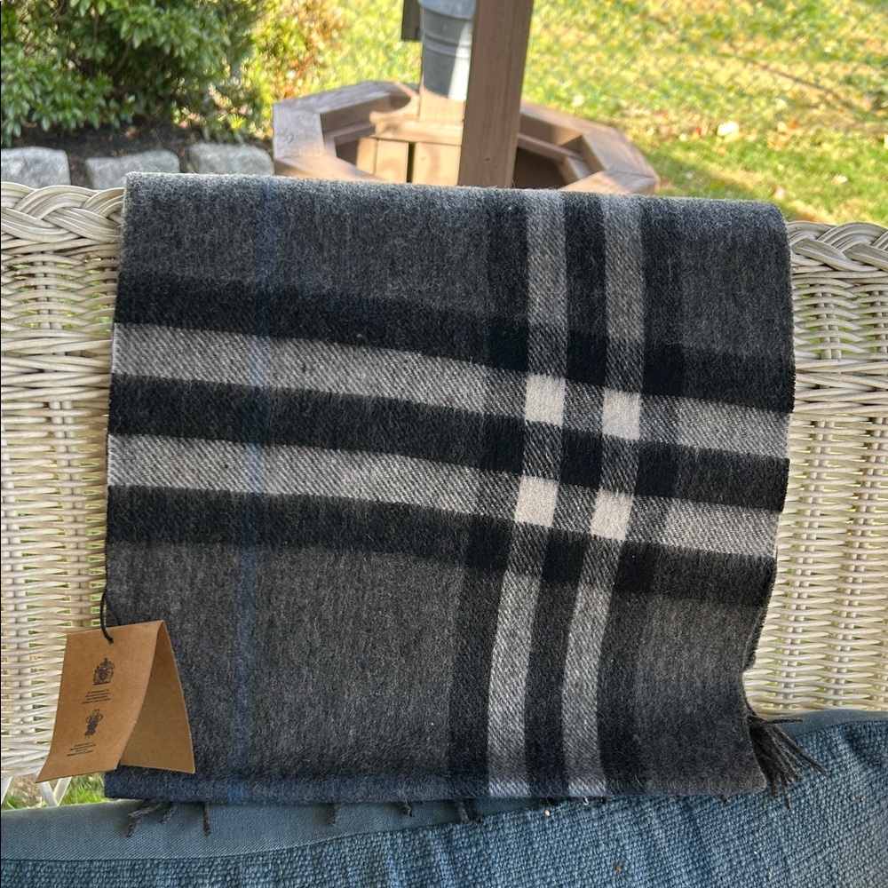 Burberry Cashmere Charcoal Plaid Check Scarf - Picture 4 of 8